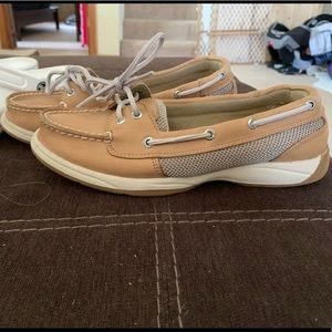 Sperry size 8M